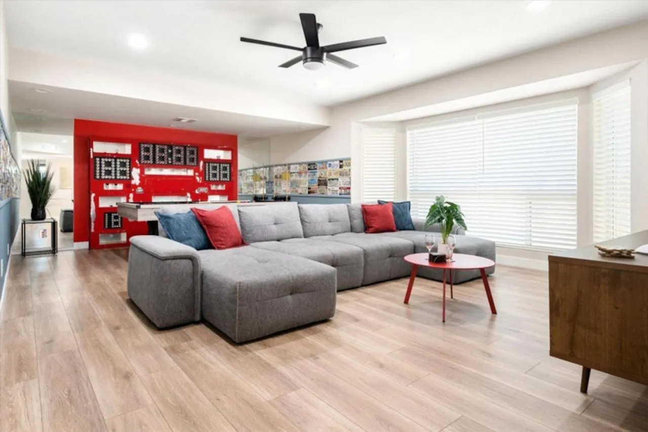 Heated Pool, Spa,Arcade Games,Pool Table,Ping-Pong Phoenix